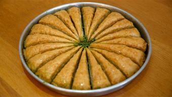 Bayram baklavasını böyle yapın! Çıtır çıtır oluyor, günlerce bayatlamıyor