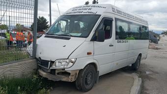 Burdur'da 3 aracın karıştığı kaza; 2'si çocuk 6 yaralı