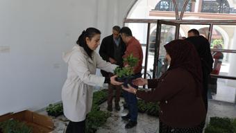 Tuşba Belediyesi’nden vatandaşlara ücretsiz fide desteği