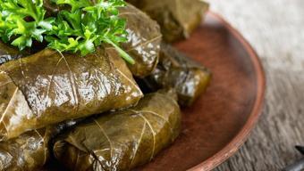 Soğuk soğuk yemelik zeytinyağlı sarma tarifi! Lezzeti baş döndürüyor