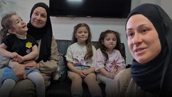 ​13 yıl önce kendisi kurtulmuştu, şimdi 3 kızı birden aynı kaderle savaşıyor! 'Elimden tutun'