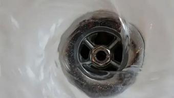 Zincir markette lavabo açıcı faciası! Bomba gibi patladı; 6 yaralı