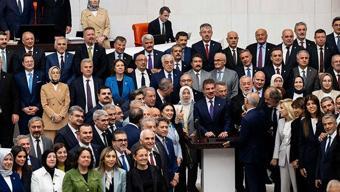 Çerçeve yasa rekor oyla kabul edildi... Siyasilerden peş peşe mesajlar: Kazanan Türkiye oldu