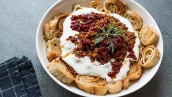 Bayat ekmekleri ziyafete dönüştürüyor! Lokum gibi eti ve çıtır ekmekleriyle ağızda dağılan papara yemeği tarifi