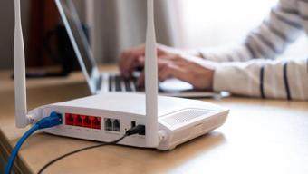 Modemi kapatıp açmak yetmiyor! Wi-Fi çekim gücünü 2 katına çıkaran konumlandırma taktiği