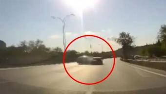 Pendik'te iki otomobilin çarpışma anı kamerada