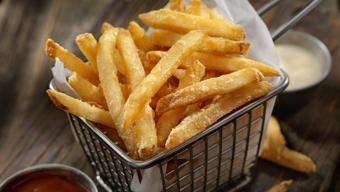 Patates kızartmadan önce suda bekletilmeli mi, bekletilmemeli mi? Çıtır çıtır olmasını sağlıyor