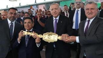 Cumhurbaşkanı Erdoğan, ‘Yağlı Güreş Cumhurbaşkanlığı Kupası’ ödül törenine katıldı