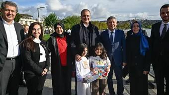 AK Parti Sözcüsü Çelik Çelik sahilde balık pişirdi, vatandaşlarla buluştu