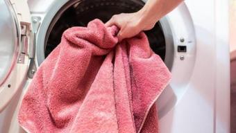 Çamaşır makinesinde yumuşatıcı ekleyenlere kötü haber: Nedeni belli oldu