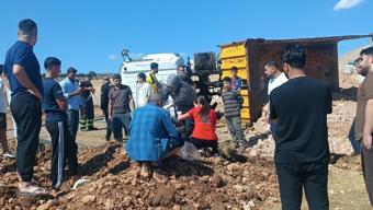 Kızıltepe’de devrilen kamyonun sürücüsü yaralandı