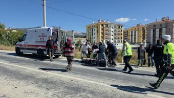 Otomobil ve motosiklet çarpıştı; 1 ölü, 2 yaralı