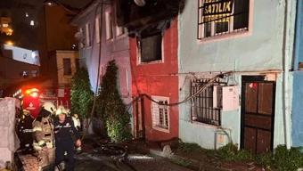 Fatih’te 2 katlı bina alev alev yandı: 1 ölü