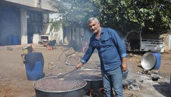 Bağlardan kazanlara uzanan gelenek! 8 kilo üzümden 1 kilo çıkıyor! Gaziantep’in meşhur pekmezinde yoğun mesai başladı