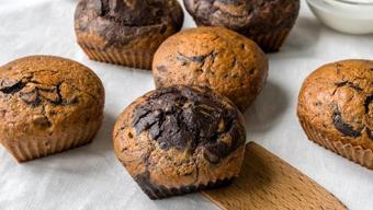 Kararan muzları sakın çöpe atmayın: Bulut gibi yumuşacık iki renkli muffin tarifi ve püf noktaları