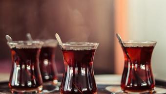 Demliğe 1 tutam eklemeniz yeterli: Berrak ve tavşan kanı çay demlemenin bilimsel sırrı