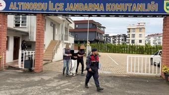 Evden hırsızlık yapan 2 kişi tutuklandı