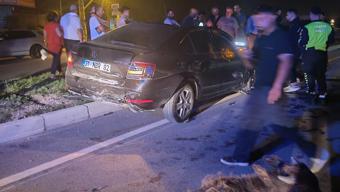 Hatay'da büyükbaş hayvanlara çarpan otomobilin sürücüsü yaralandı