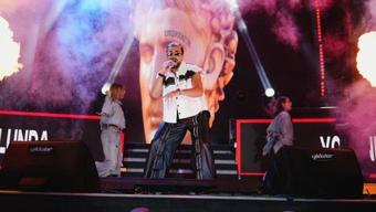 Gaziantep'te Sefo rüzgarı! Kapanış konserinde sahneye çıktı