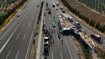 Manisa'da 11 kişinin öldüğü kazada otobüs ve TIR’ın şoförü tutuklandı