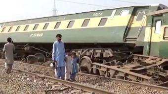 Pakistan'da tren raydan çıktı: 6 kişi hayatını kaybetti, yaralılar var