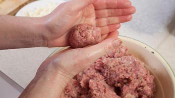 Kaya gibi kıymayı saniyeler içinde çözüyor!