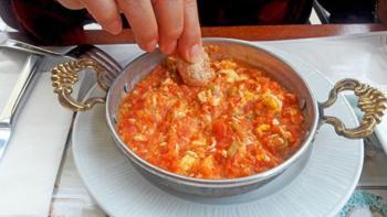 Menemen soğanlı mı olur soğansız mı?