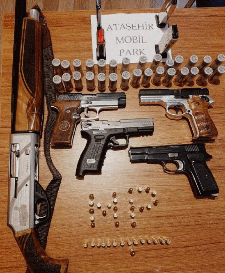 Ataşehirde yasadışı silah satılan markete baskın