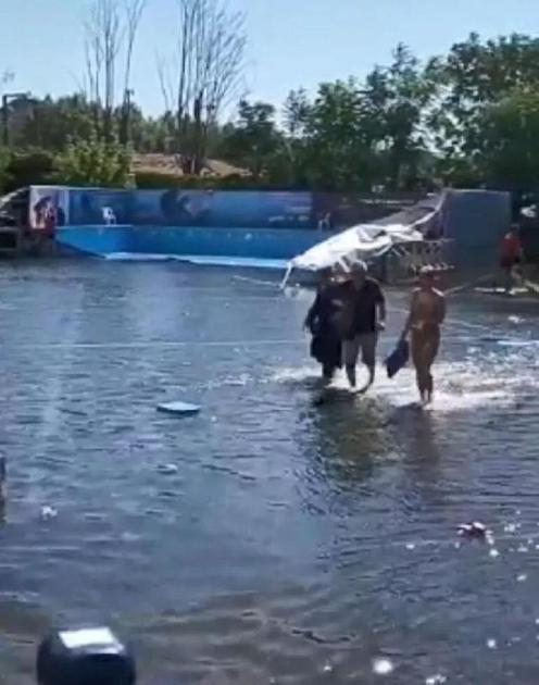 İstanbulun göbeğinde korku dolu anlar Tsunami gibiydi