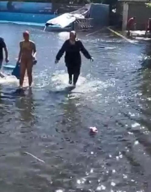 İstanbulun göbeğinde korku dolu anlar Tsunami gibiydi