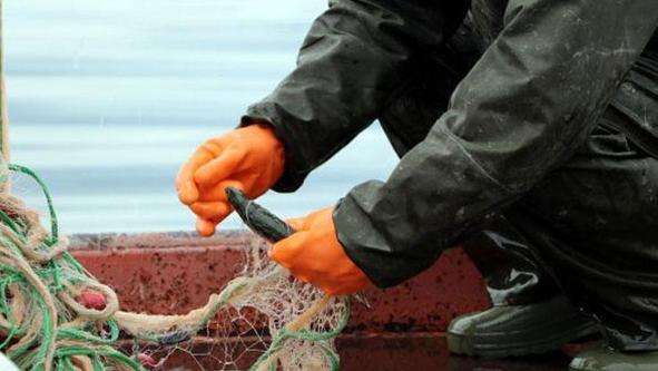 Vanda balıkçılar son ağlarını çekti, tekneler kıyıya yanaştırıldı