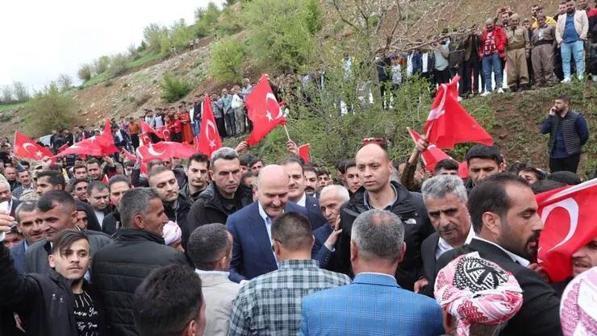 Bakan Soylu, köy sakinlerini Cumhurbaşkanı Erdoğanla telefonda görüştürdü