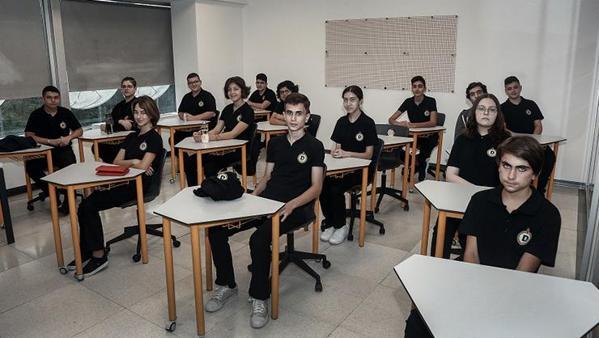 Demirören Medya Lisesi’nde ilk ders zili çaldı