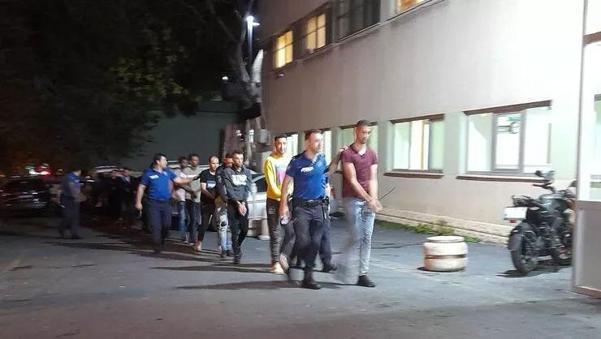 İstanbulun göbeğinde şoke eden olay 8 kişilik minibüste 18 kaçak göçmen çıktı