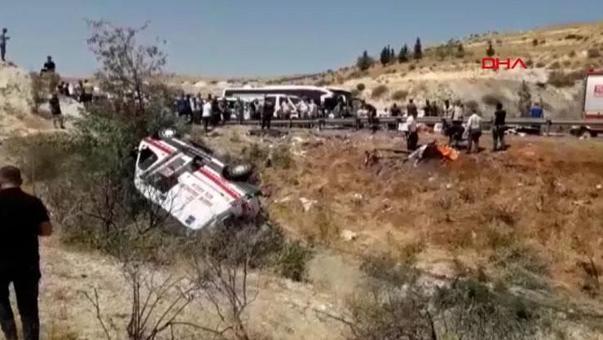 Gaziantep-Nizip yolunda feci kaza: 16 kişi hayatını kaybetti, 31 kişi yaralandı