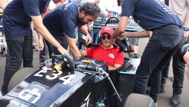 İsmail Demir, F1 aracının içinden gözdağı verdi