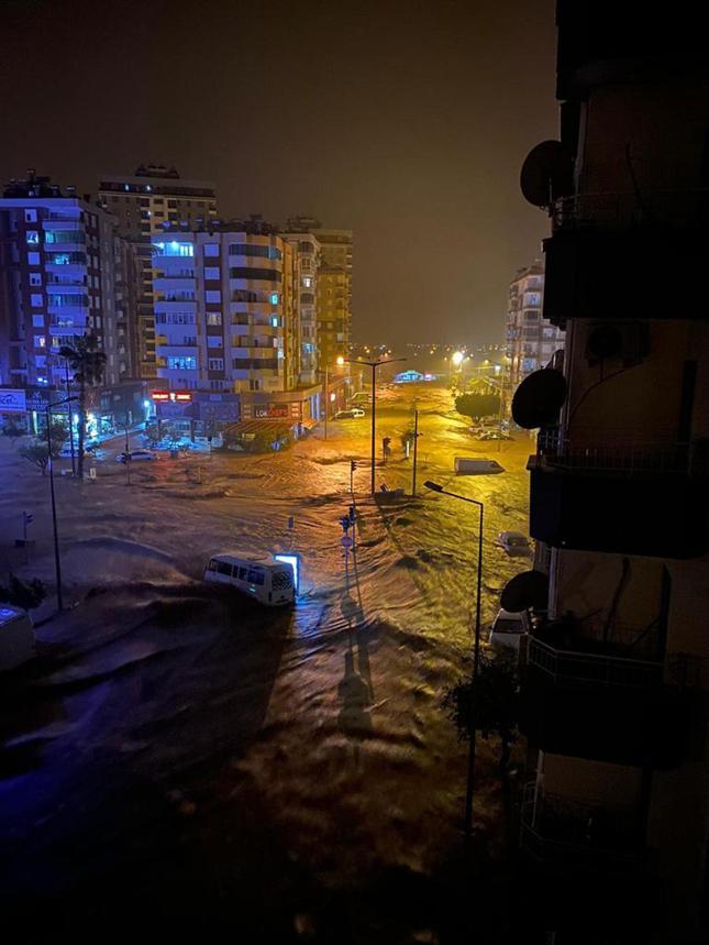 Antalya 50 yıldır böylesini görmedi: Selden acı haber geldi, yeni uyarı var