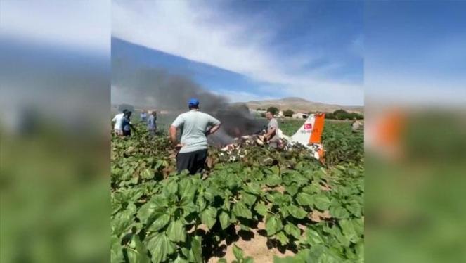 Kayseride eğitim uçağı düştü İki pilot şehit oldu...Tarlada çalışan işçi konuştu: Bizi fark ettiği için yüz üstü indi