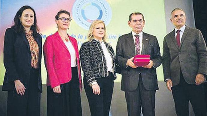 İki anlamlı tören