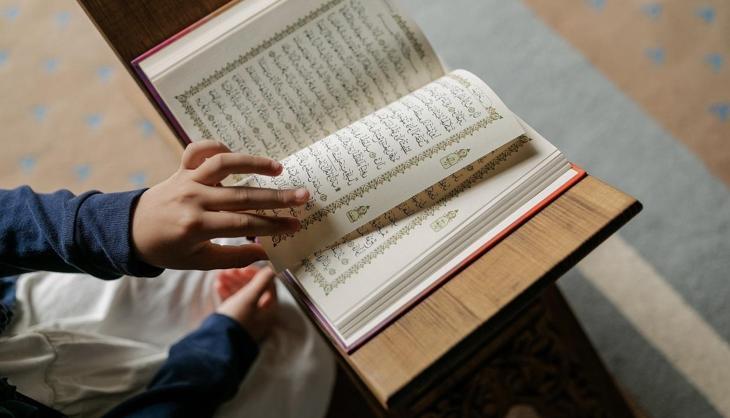 Maun Suresi Anlamı, Meali ve Diyanet Tefsiri (Maun Suresinin Türkçe ve Arapça Okunuşu)
