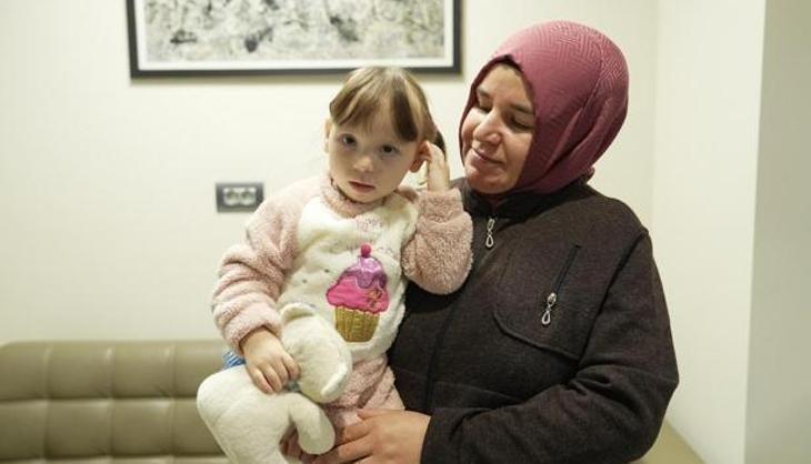 2 yaşındaki Melike Nur, annesinden aldığı karaciğer dokusuyla hayata tutundu
