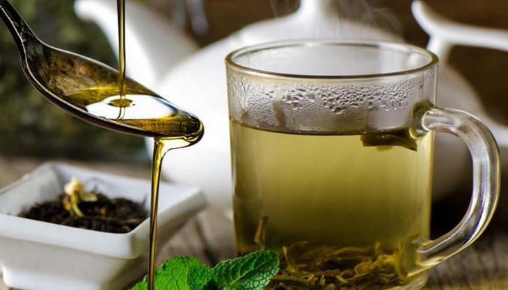 77 yaşındaki beslenme uzmanı açıkladı! Jennifer Lopez de onu takip ediyor: Yeşil çayın içine 1 çay kaşığı ekleyince yağları yakıyor, faydasını 10 kat artırıyor!