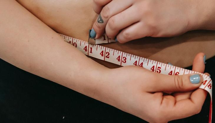 Her gün içenler yağlarından kurtuluyor! Mum gibi eriten kür tarifi: İbrahim Saraçoğlu öneriyor