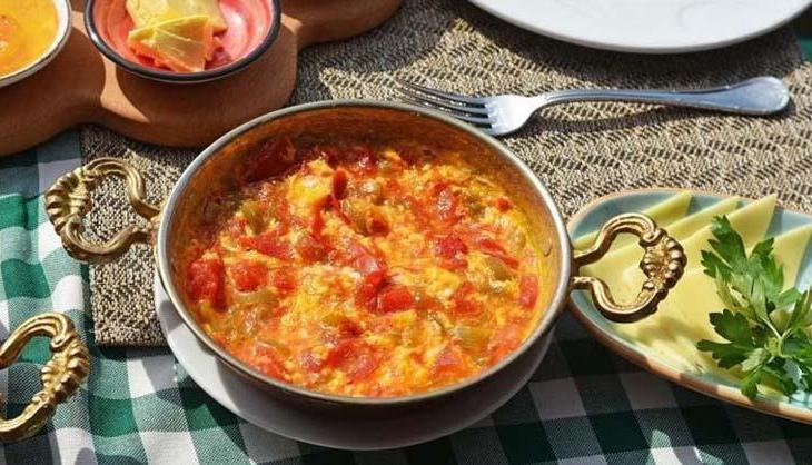 Tam kıvamında sulu menemen tarifi! Lezzetiyle parmaklarınızı yedirecek