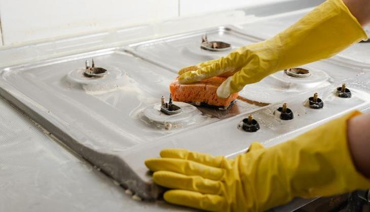 Eski ocakları bile yeni gibi yapıyor: Kimyasal kullanmadan ayna gibi parlatın! Ocak temizliğinde ezber bozan formül