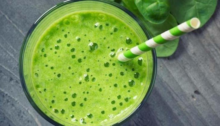 Sabahları aç karnına 1 bardak içmek yetiyor! Vücuttaki şişkinlik ve ödemin kökünü kazıyor!