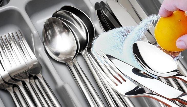 Çatal kaşık takımlarınızı ilk günkü gibi ışıl ışıl yapıyor! 1 parça kullanmak yeterli oluyor, anında parlatıyor!