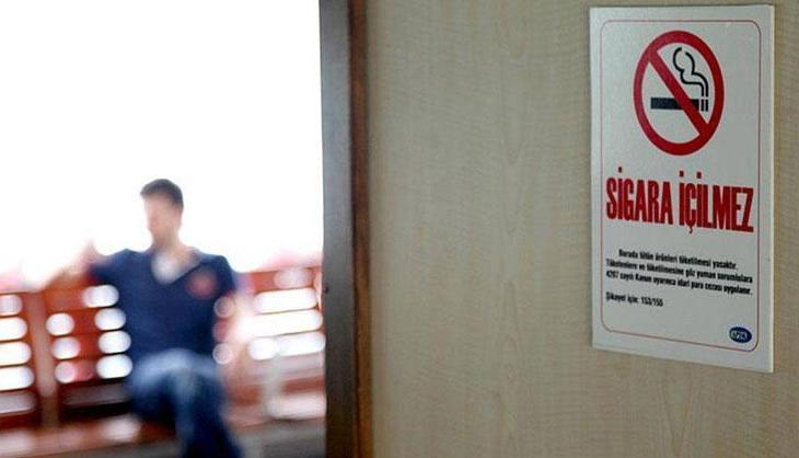 Annesinin şikayeti mahkemeye taşındı: 'Bu evde sigara içmek yasak'