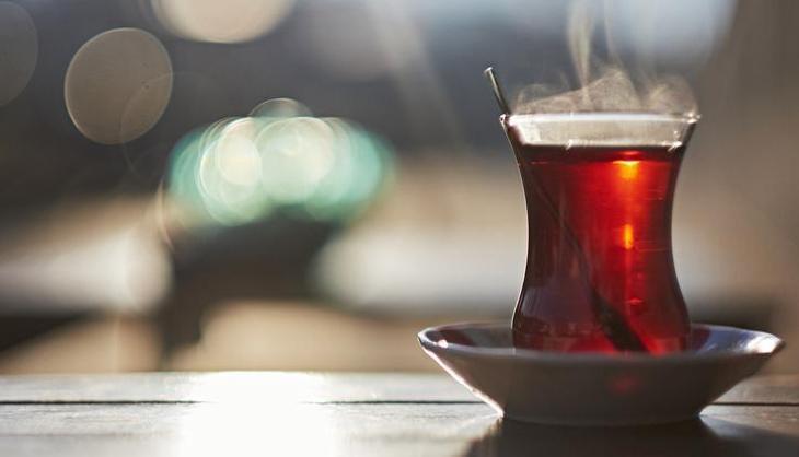 Çay suyuna 1 parça ekleyin! Saatlerce bayatlamıyor, lezzetini 10 kat artırıyor