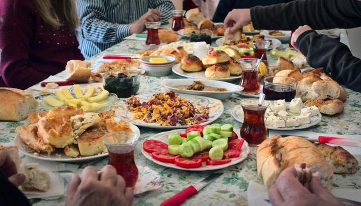 Pazar kahvaltısına hazır pratik 3 lezzet! Bu tarifleri deneyen asla pişman olmuyor, hepsi lezzetiyle hayran bırakıyor!